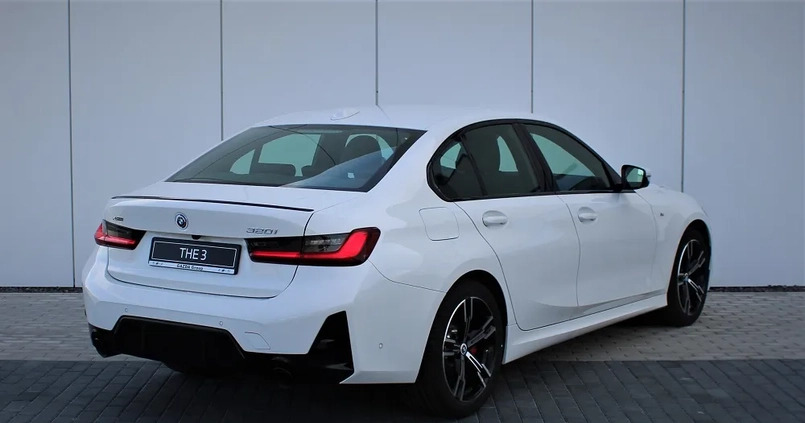 BMW Seria 3 cena 215000 przebieg: 6, rok produkcji 2023 z Starachowice małe 154